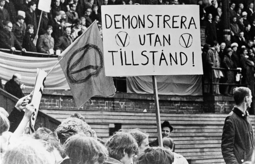 Foto på ungdomar i demonstration ca 1967-1968