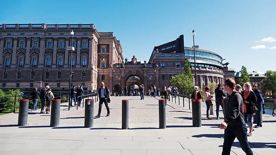 Riksdagshuset i Stockholm. Hit reste en delegation från Unionenklubben i Kiruna och förbundskontoret i Stockholm, för att prata ersättningsjobb med civilministerns statssekreterare.